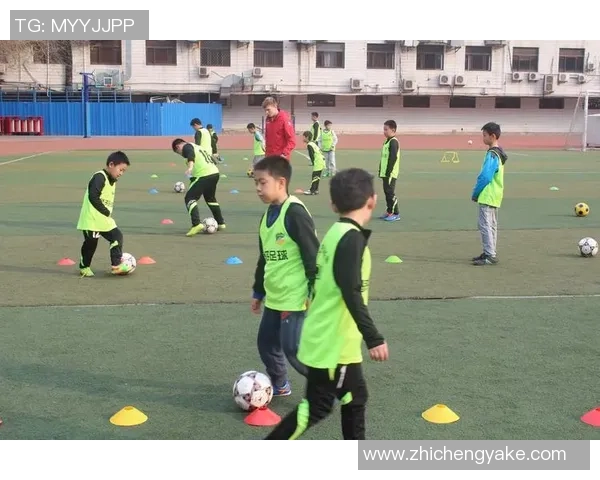 智涵足球引领青少年运动热潮助力健康成长与团队精神培养